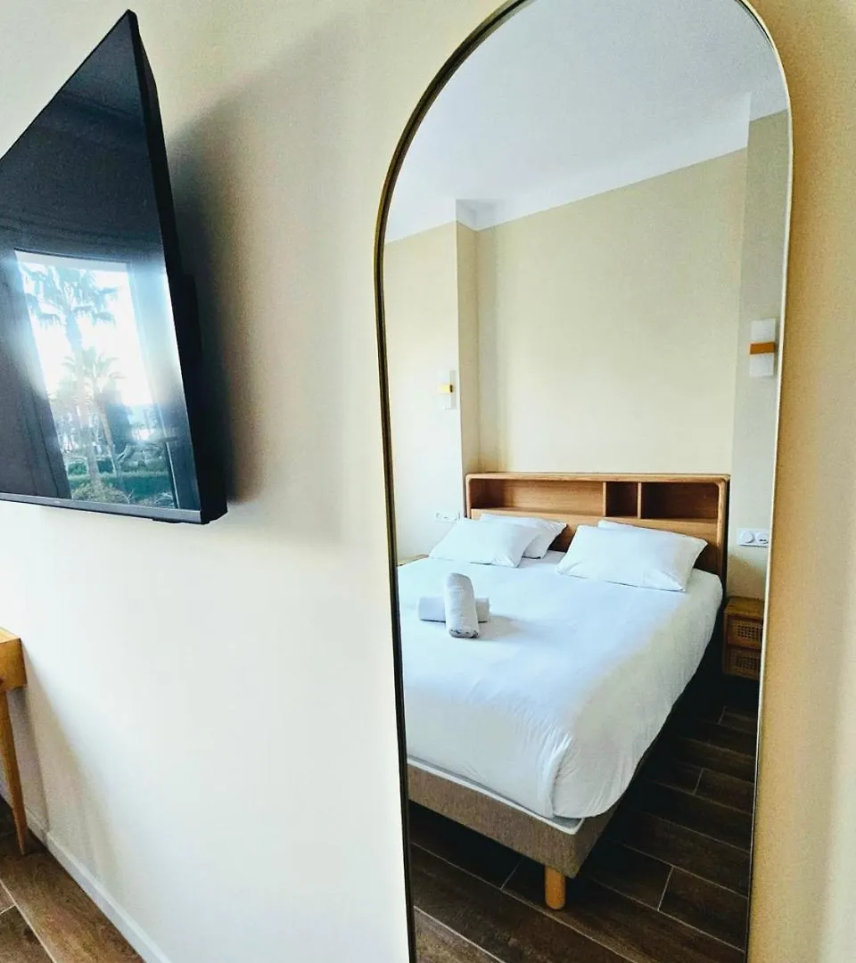 ***  Adonis Sanary Grand Hotel Des Bains Francja