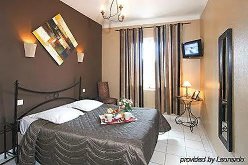 ***  Adonis Sanary Grand Hotel Des Bains Francja