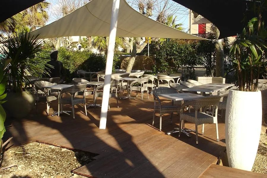 Adonis Sanary Grand Hotel Des Bains 2*, Sanary-sur-Mer