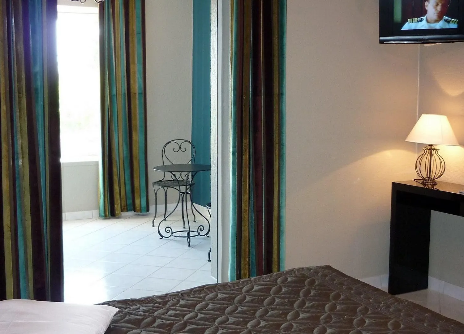 Adonis Sanary Grand Hotel Des Bains 2*, Sanary-sur-Mer