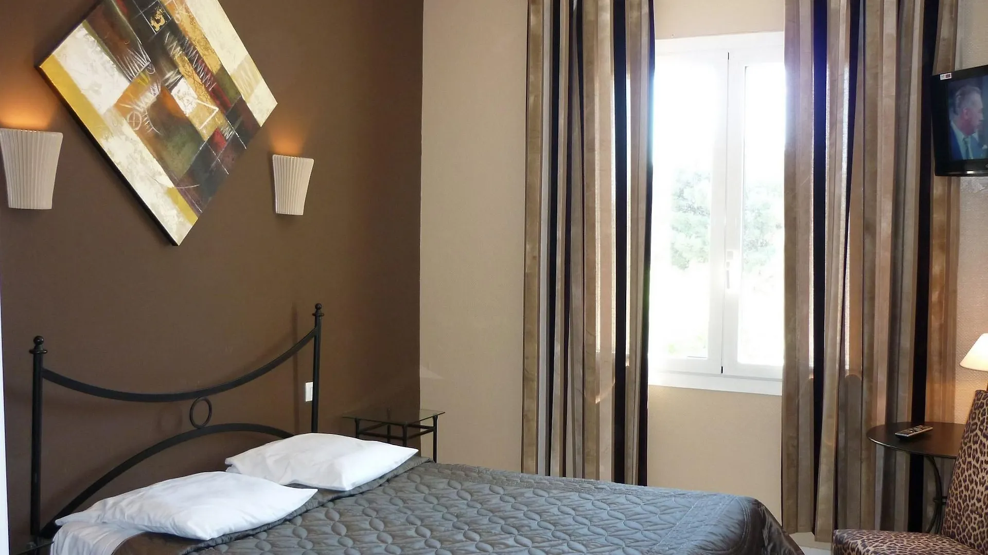 Adonis Sanary Grand Hotel Des Bains 2*, Sanary-sur-Mer